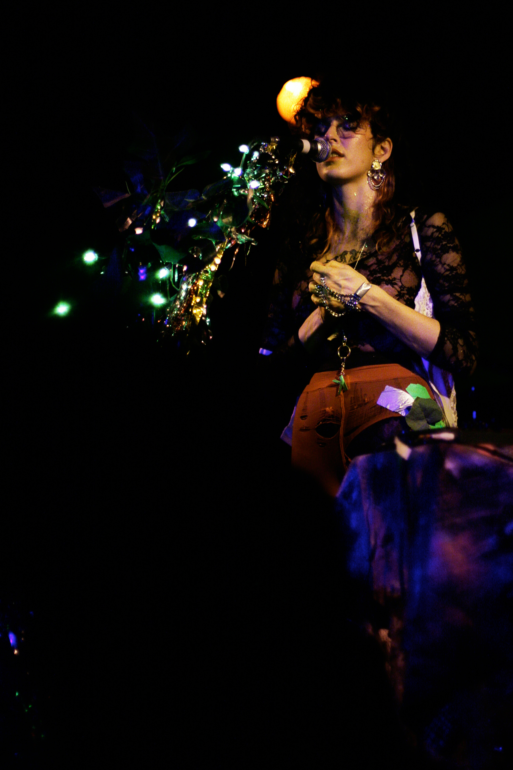Cibelle as Sonja Khalecallon