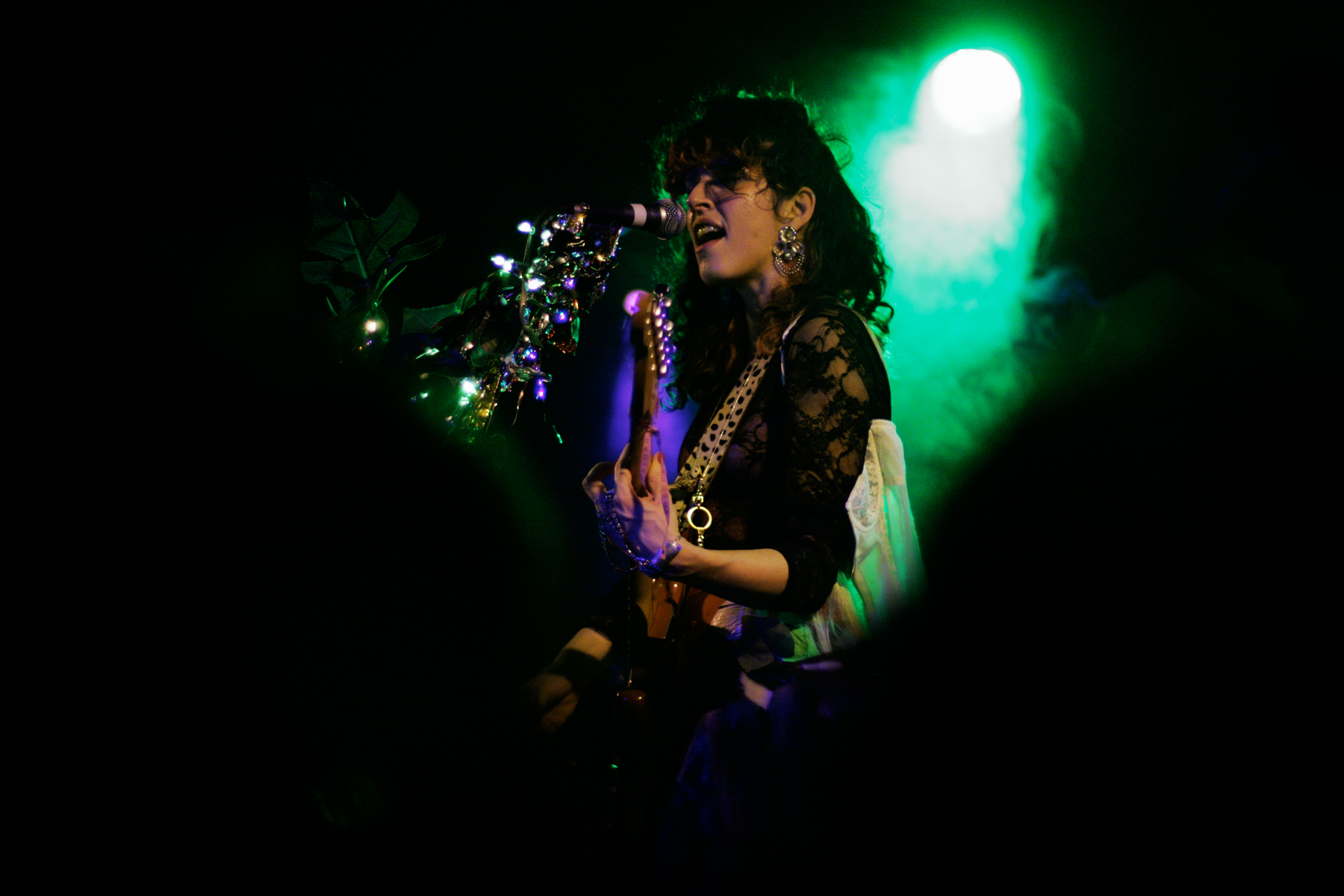 Cibelle as Sonja Khalecallon